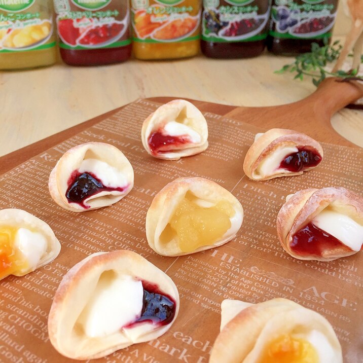餃子の皮で簡単おやつ♪クリームチーズ&ジャムパイ